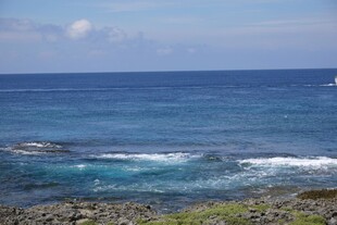 海边美景 海浪礁石与远帆