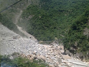 山体滑坡现场景象