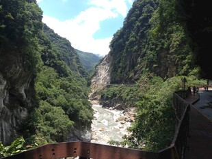 峡谷风光 绿意盎然的山水