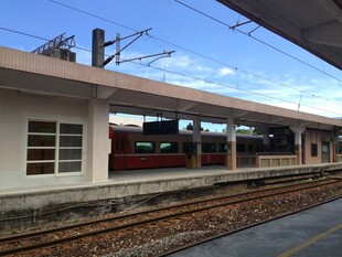 火车站台场景