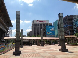 城市广场立柱景观