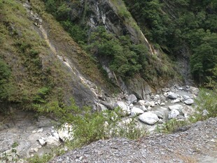山间河谷风景