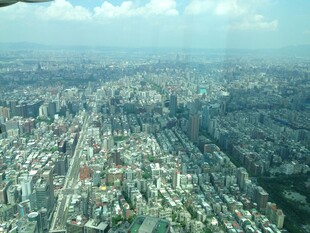 俯瞰繁华都市景观