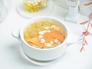 银耳莲子汤