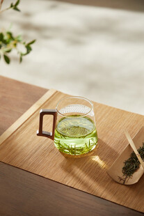 嫩绿新茶