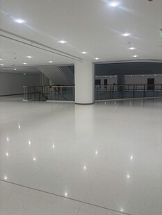 空旷洁净的室内空间