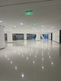 现代宽敞明亮的室内空间