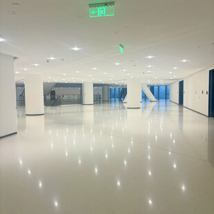 现代宽敞明亮的室内空间