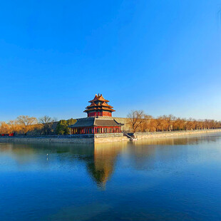 北京角楼湖畔美景