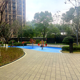 小区内的儿童游乐休闲区域