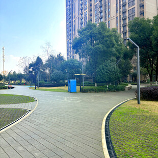 城市中整洁的休闲步道