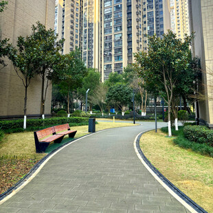 小区内的宁静休闲步道