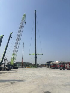 施工现场多台起重机作业