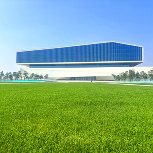 蓝白建筑旁的翠绿草地