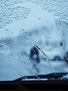 雨中车窗