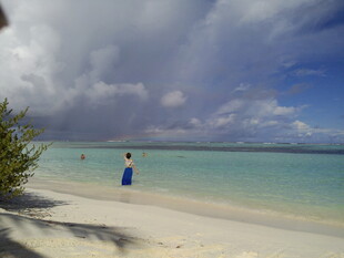 海边漫步的美丽风景