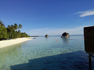 美丽海岛清澈海景风光