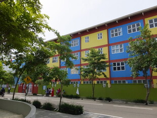 多彩外观的现代学校建筑