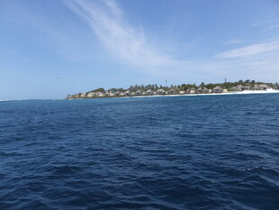海上远眺岛屿风光