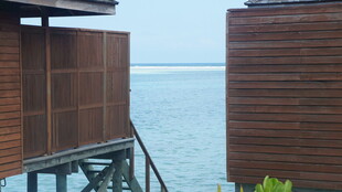 海边木质建筑景观