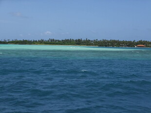 碧海蓝天中的美丽海岛