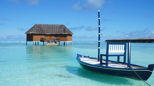 马尔代夫水上小屋与船只
