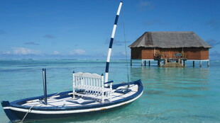 海上小船与水上小屋