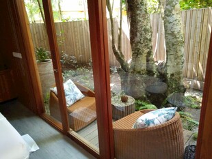 日式庭院室内外景观一隅