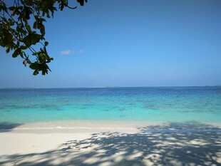 美丽海景沙滩与蓝天