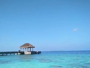 海边凉亭 邂逅梦幻蓝海景