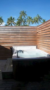 户外木质浴缸景观