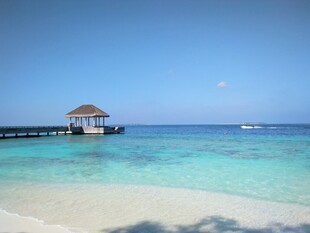 美丽海岛水上小屋美景