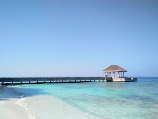 海滨栈桥凉亭美丽风光