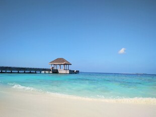 海边栈桥 邂逅梦幻蓝白世界