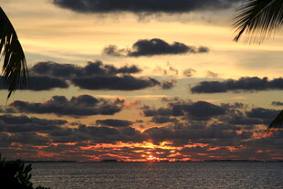 海边日落时分的美丽景致