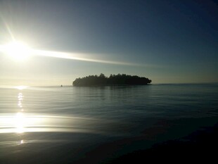 海上日出小岛美景