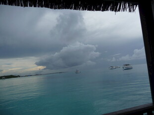 海景 透过遮阳棚望碧海云天