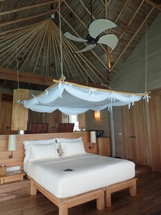 热带风情木质吊床卧室