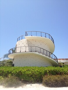 海边独特圆形观景建筑