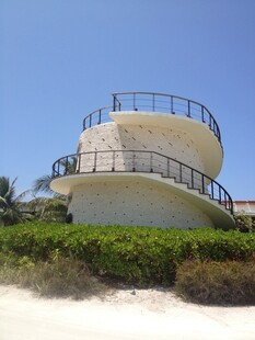 海边独特圆形观景建筑