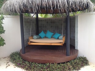 户外茅草顶休闲躺床