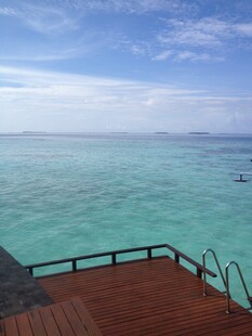 海边木质露台的迷人海景