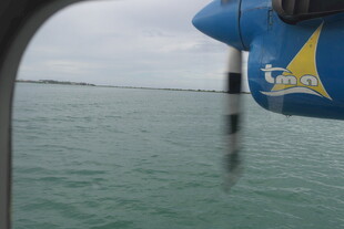 马尔代夫从飞机看海面景色