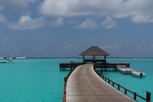 马尔代夫绝美海上栈桥风光