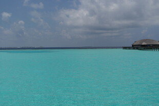 马尔代夫绝美蓝色海域风光