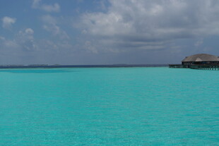 马尔代夫绝美蓝色海域风光