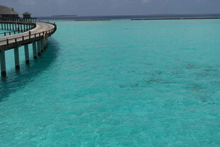 马尔代夫绝美水上栈桥风光