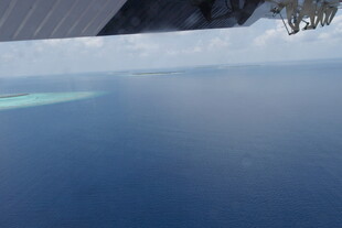 马尔代夫冬日冰面景象