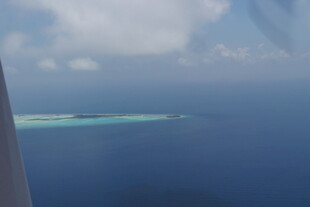 马尔代夫空中俯瞰美丽海岛风光