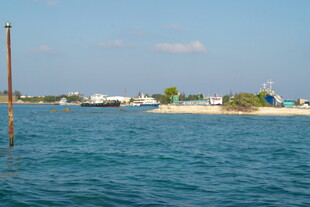 海滨风光 远处岛屿景象